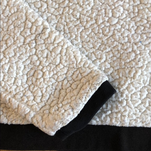 Aeropostale crop top/sweater - Picture 3 of 3